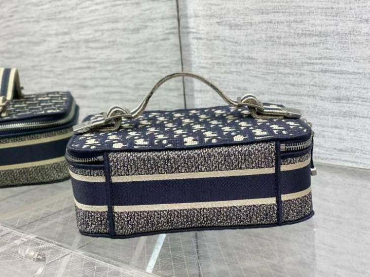 Picture of Dior Handbags _SKUfw238915836fw